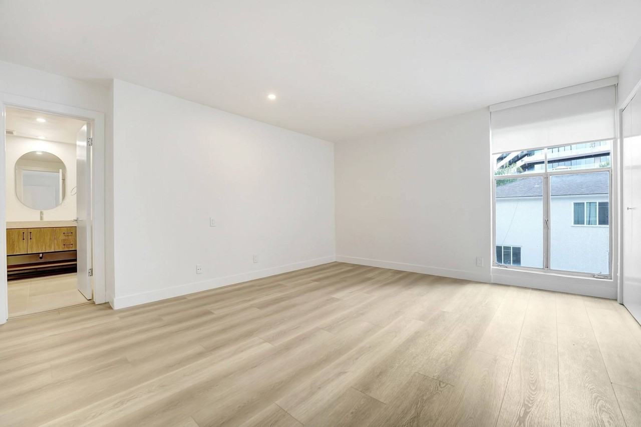 8430 De Longpre - Photo 6 of 22