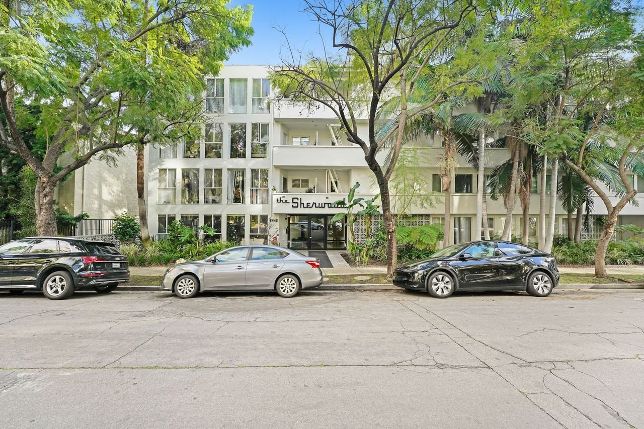 8430 De Longpre - Photo 3 of 3