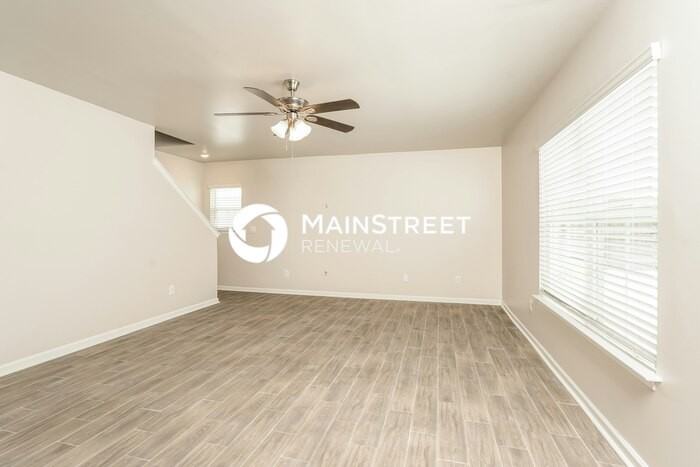 397 Ovada Ave - Photo 4 of 16