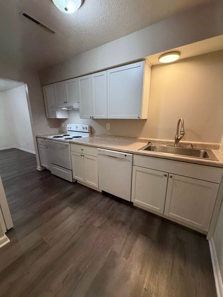 3401 46th Ave - Photo 3 of 9