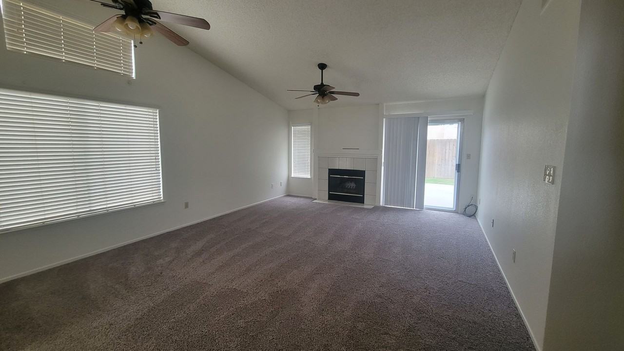 921 Harvest Creek Rd - Photo 2 of 14