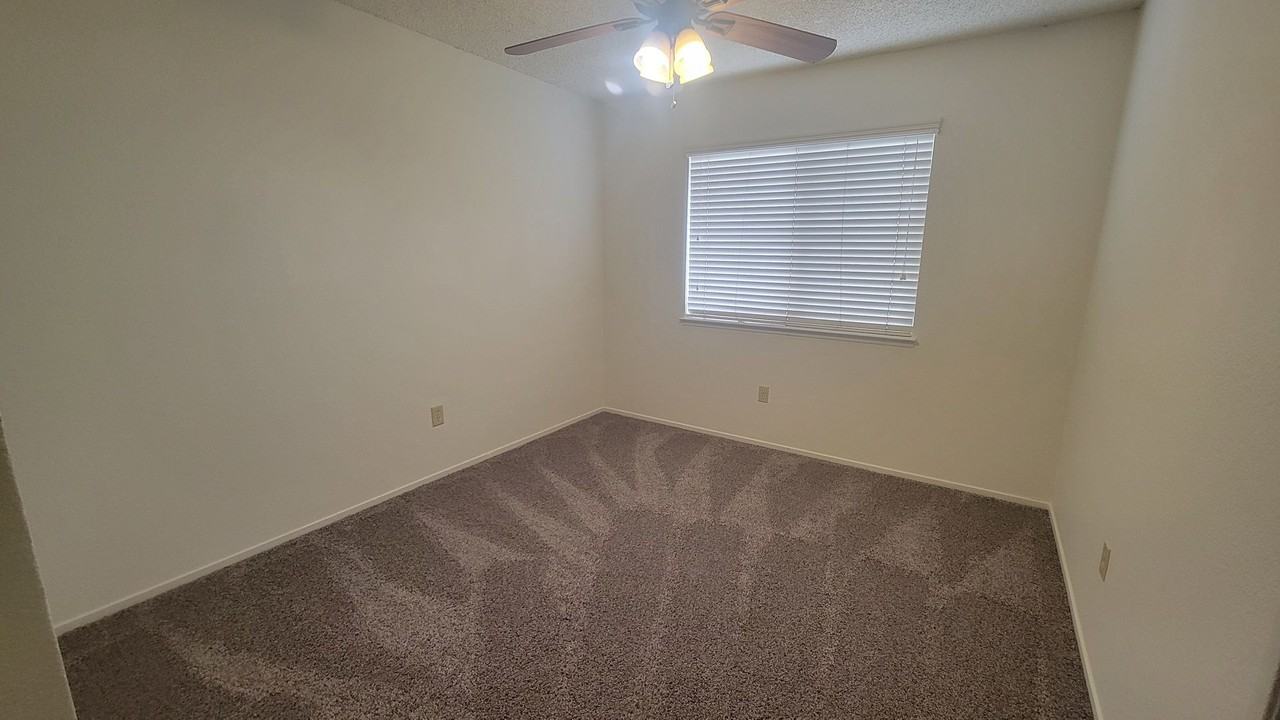 921 Harvest Creek Rd - Photo 5 of 14