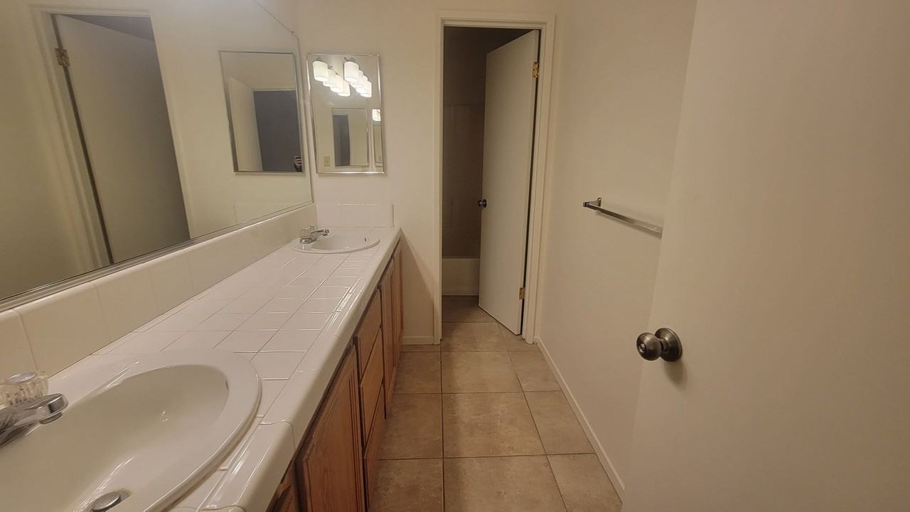 921 Harvest Creek Rd - Photo 7 of 14