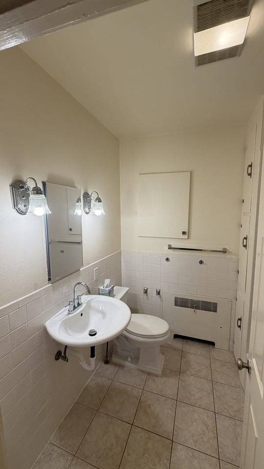 1447 S Broadway #1 - Photo 3 of 25