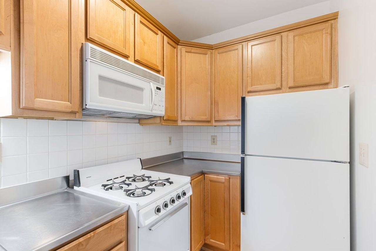 2066 Nw Glisan St #6 - Photo 3 of 15