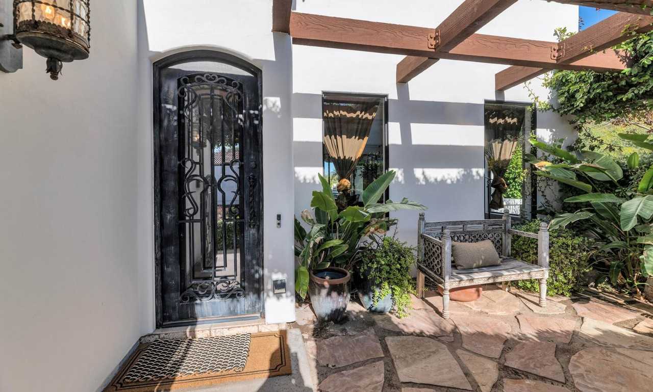 6198 N 28th Pl - Photo 3 of 34