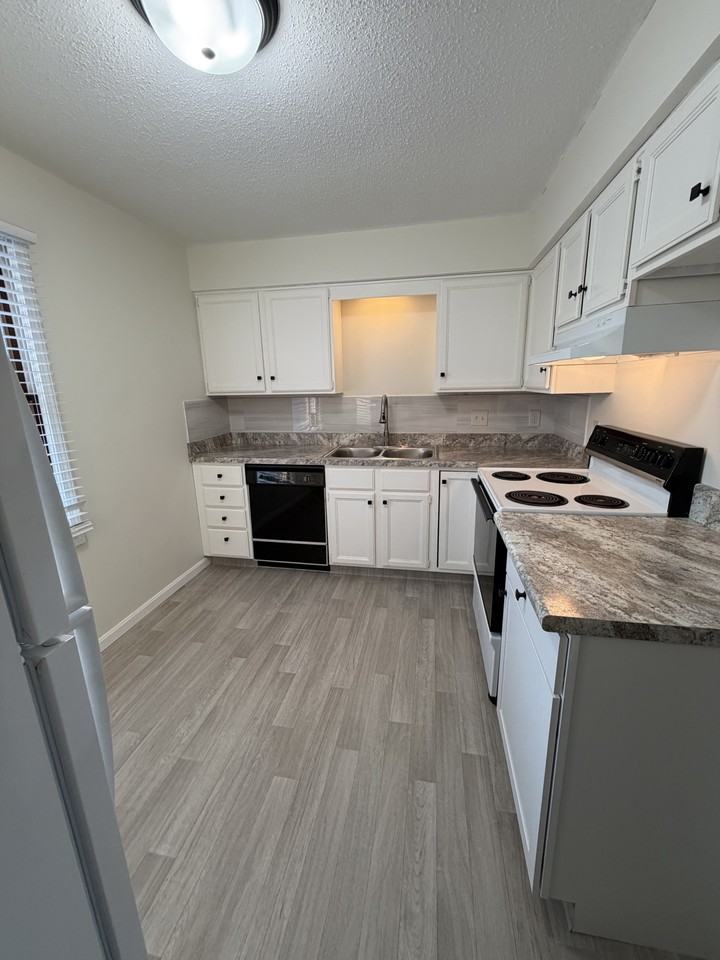 8425 Colwyn Ct #3 - Photo 3 of 12