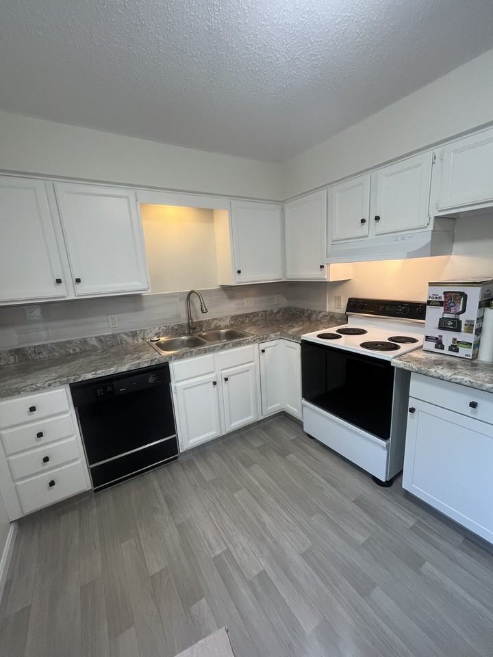 8425 Colwyn Ct #3 - Photo 3 of 16
