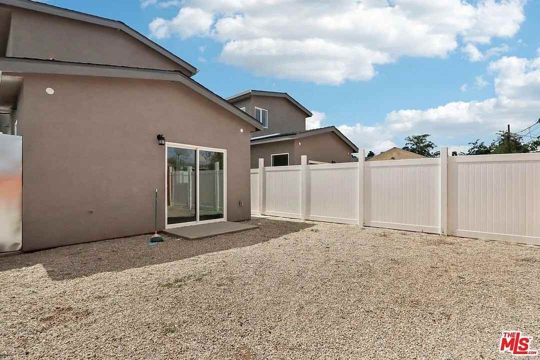 1677 E 111th St #NA - Photo 3 of 33