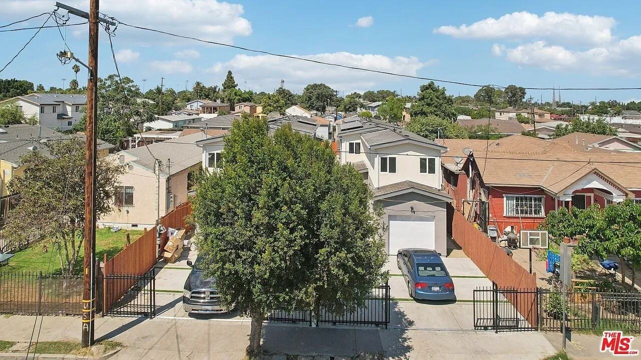 1677 E 111th St #NA - Photo 4 of 33