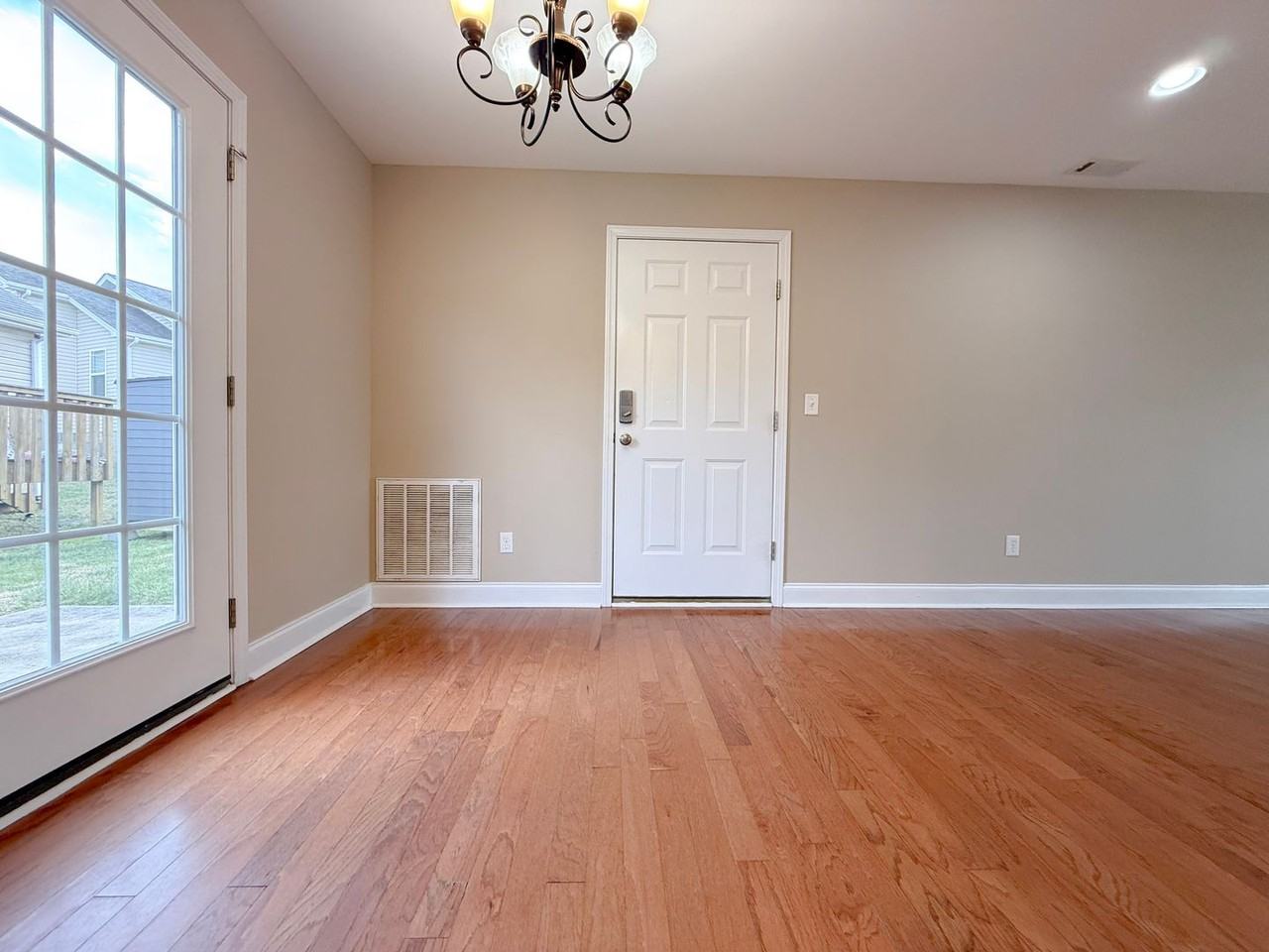 1807 Birdie Ct - Photo 5 of 37