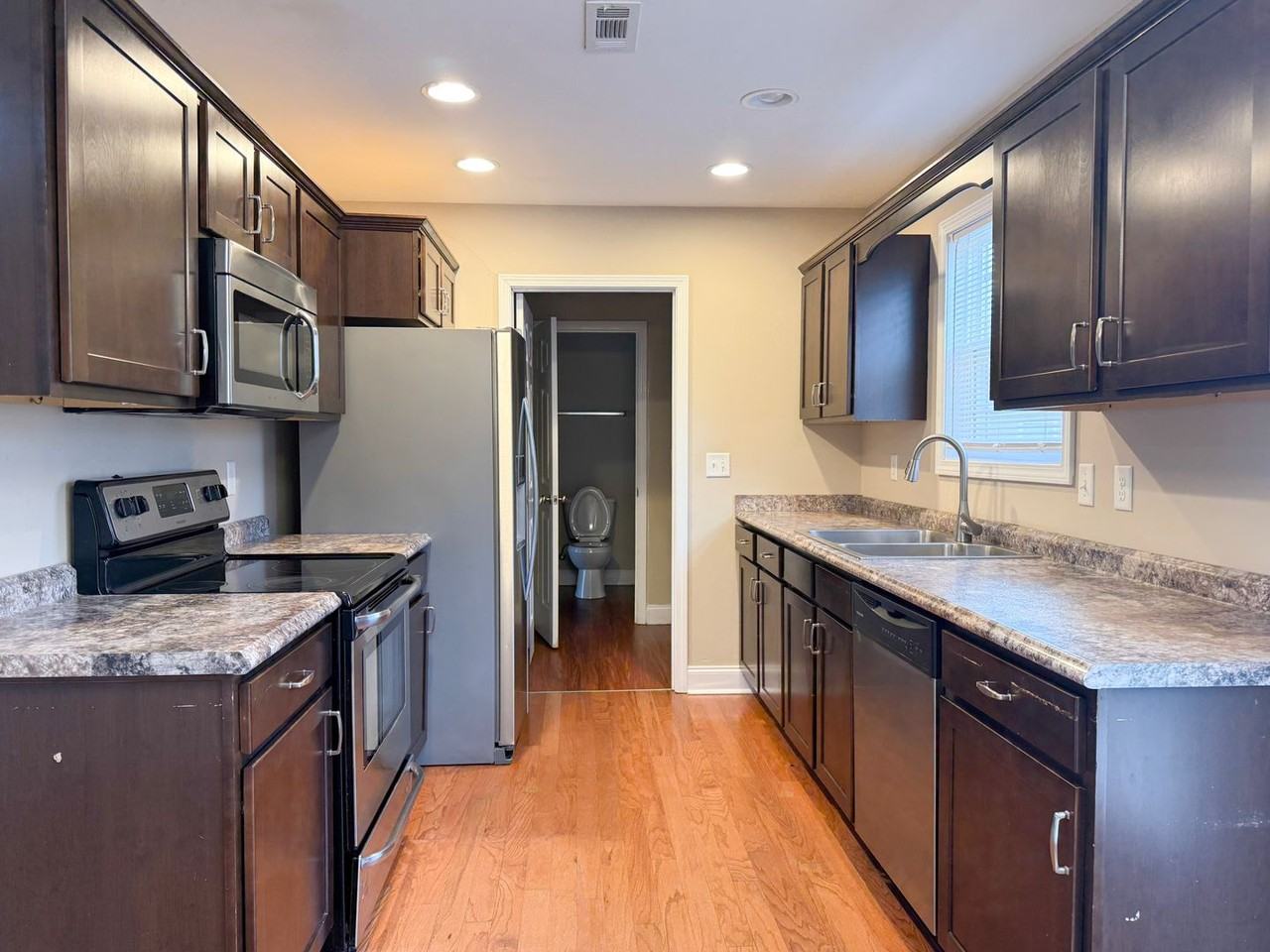 1807 Birdie Ct - Photo 6 of 37