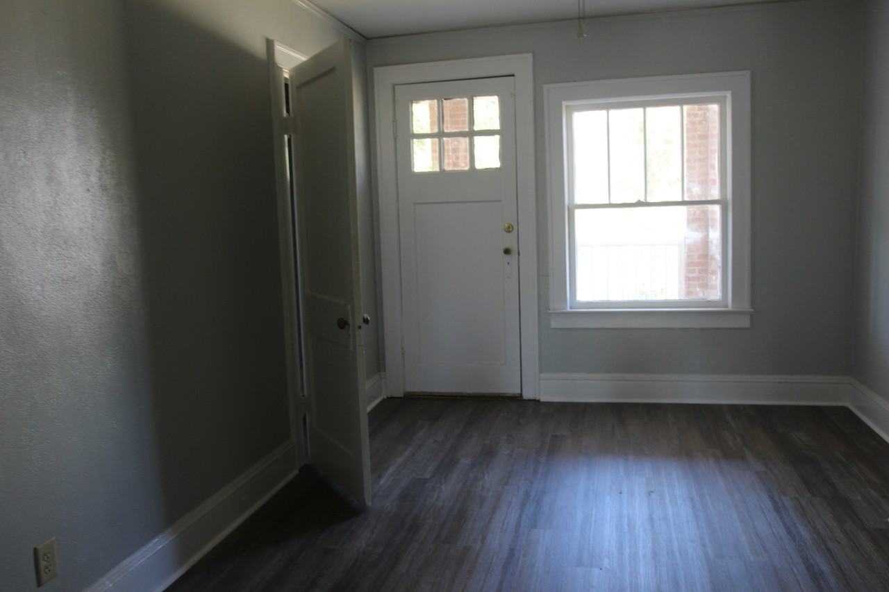 630 W 4th Ave #C - Photo 3 of 6