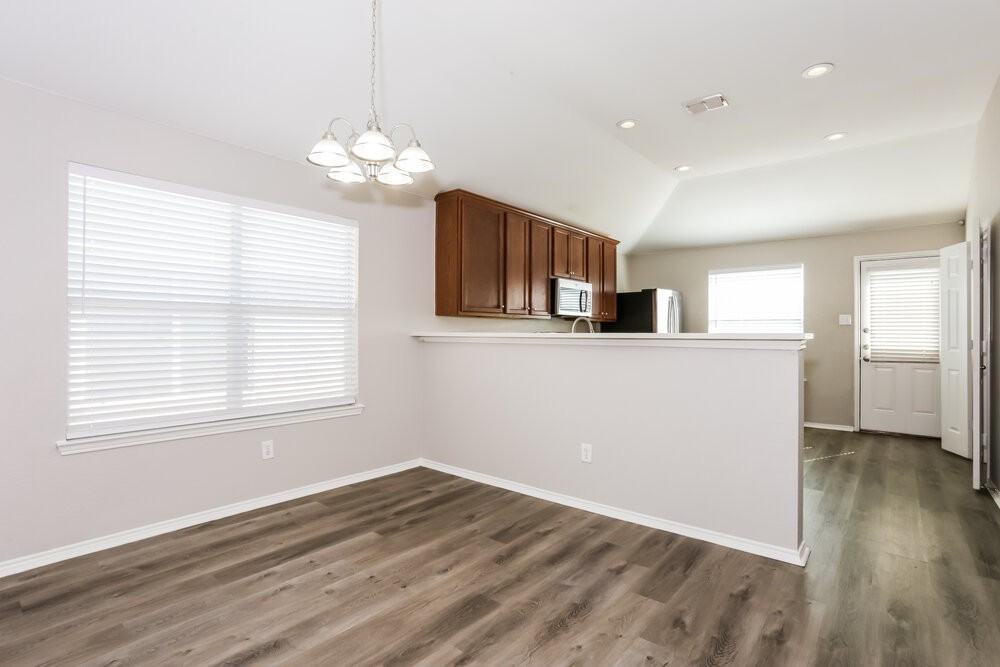 1205 Artesia Dr - Photo 5 of 16