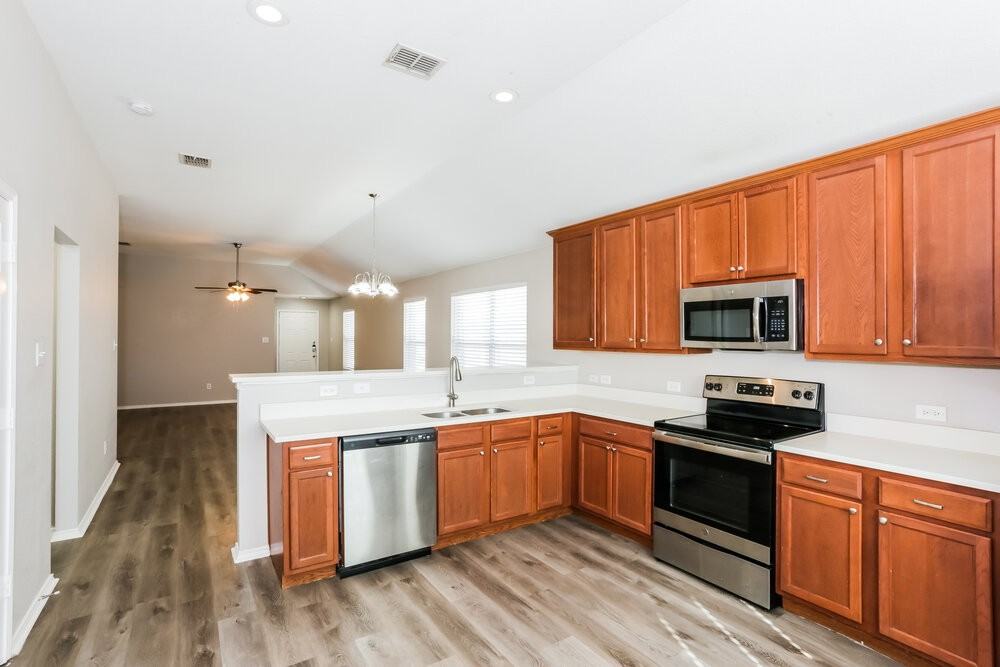 1205 Artesia Dr - Photo 6 of 16
