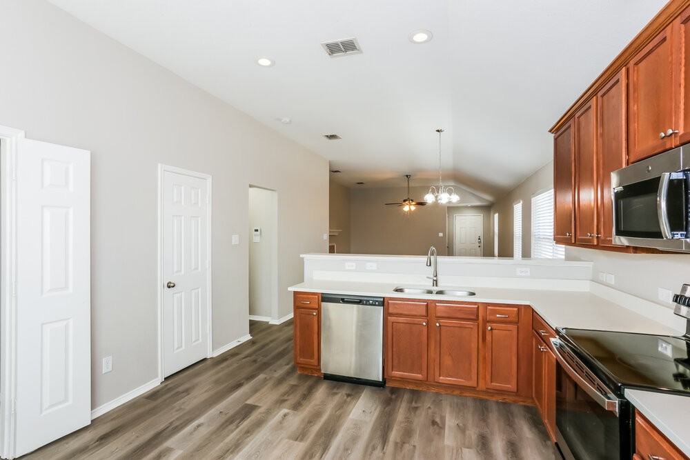 1205 Artesia Dr - Photo 7 of 16