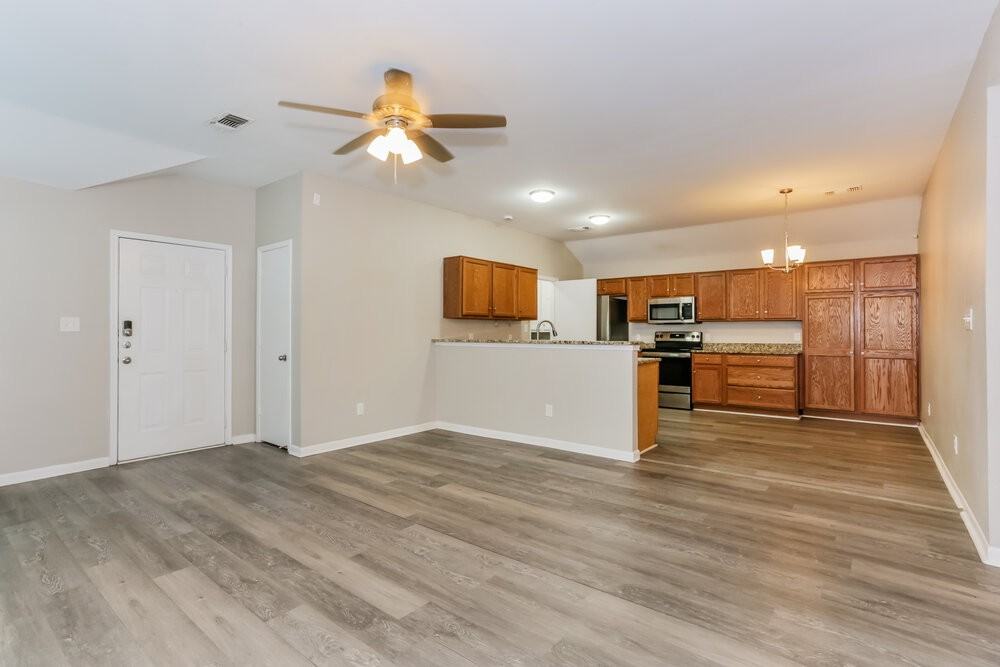 825 Cruise St - Photo 3 of 16