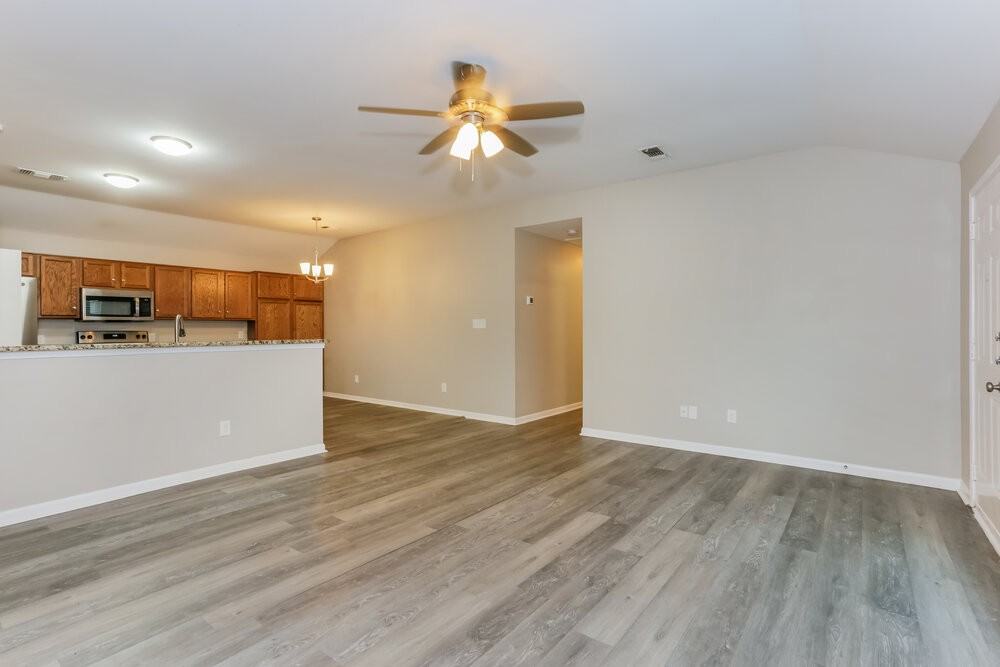 825 Cruise St - Photo 4 of 16