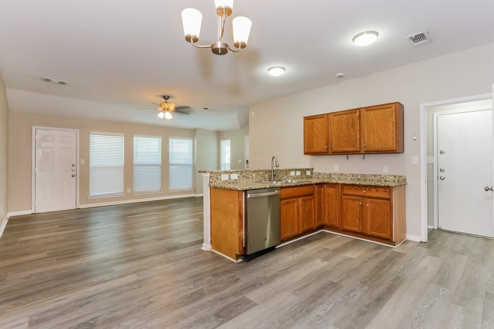 825 Cruise St - Photo 5 of 16