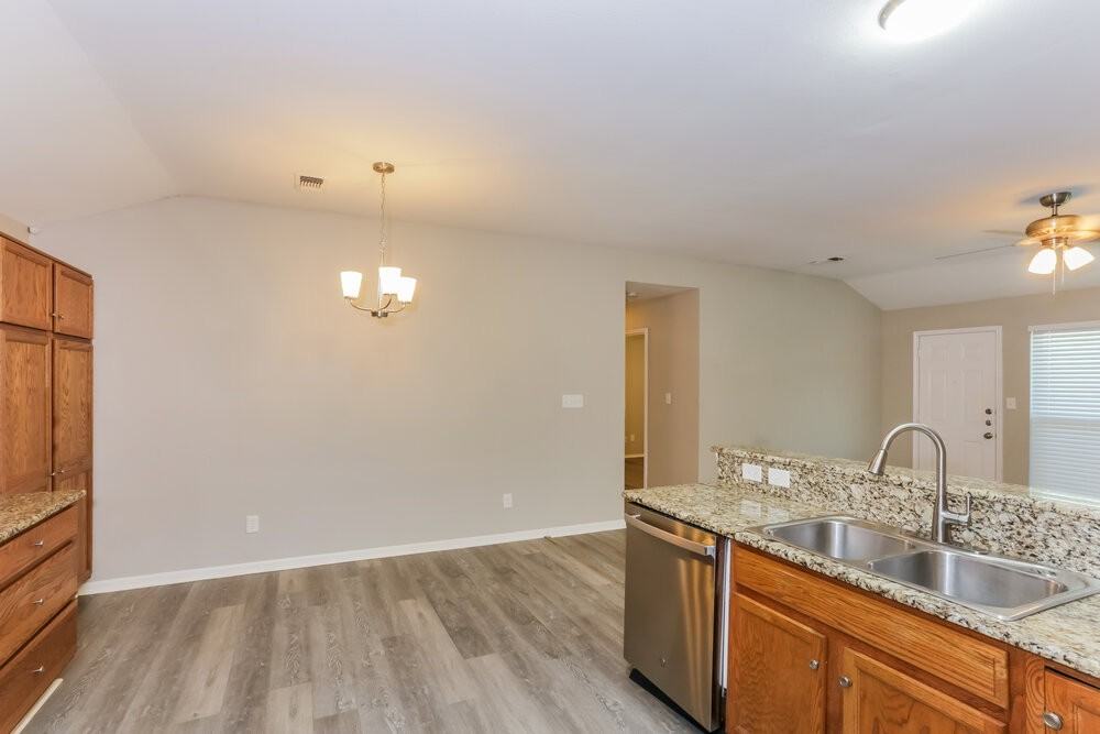 825 Cruise St - Photo 6 of 16