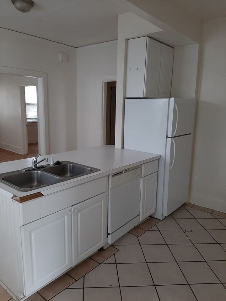 715 16th St - Photo 7 of 25