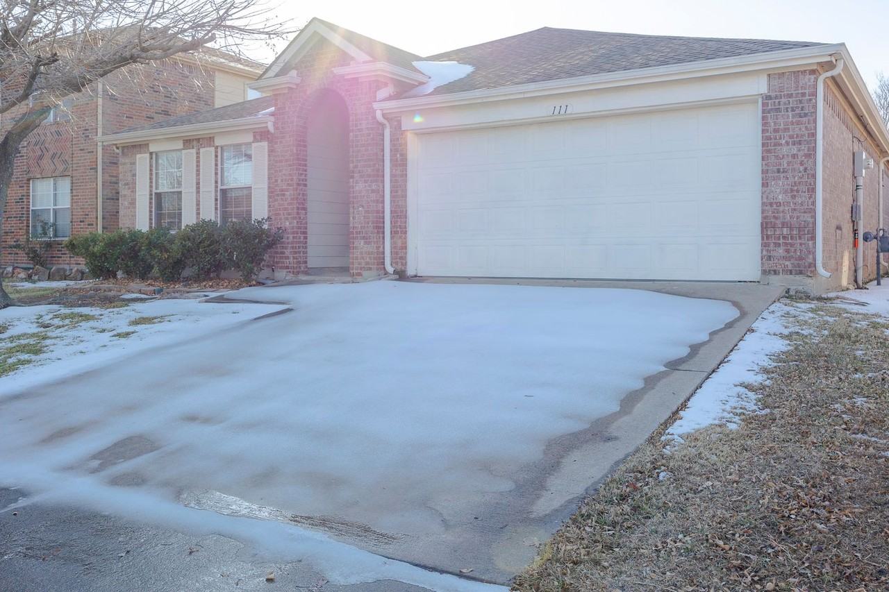 111 Waterford Dr - Photo 3 of 31