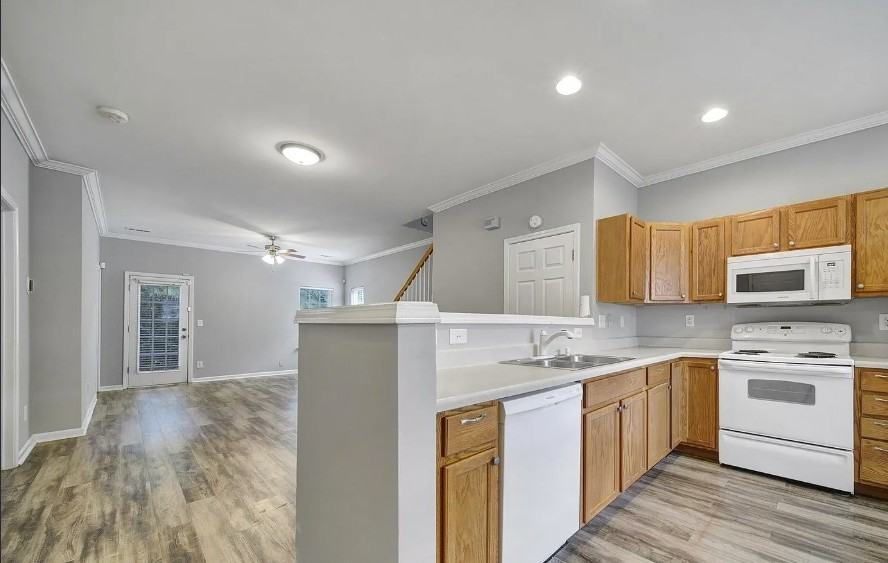 13719 Singleleaf Ln #13719 - Photo 7 of 32