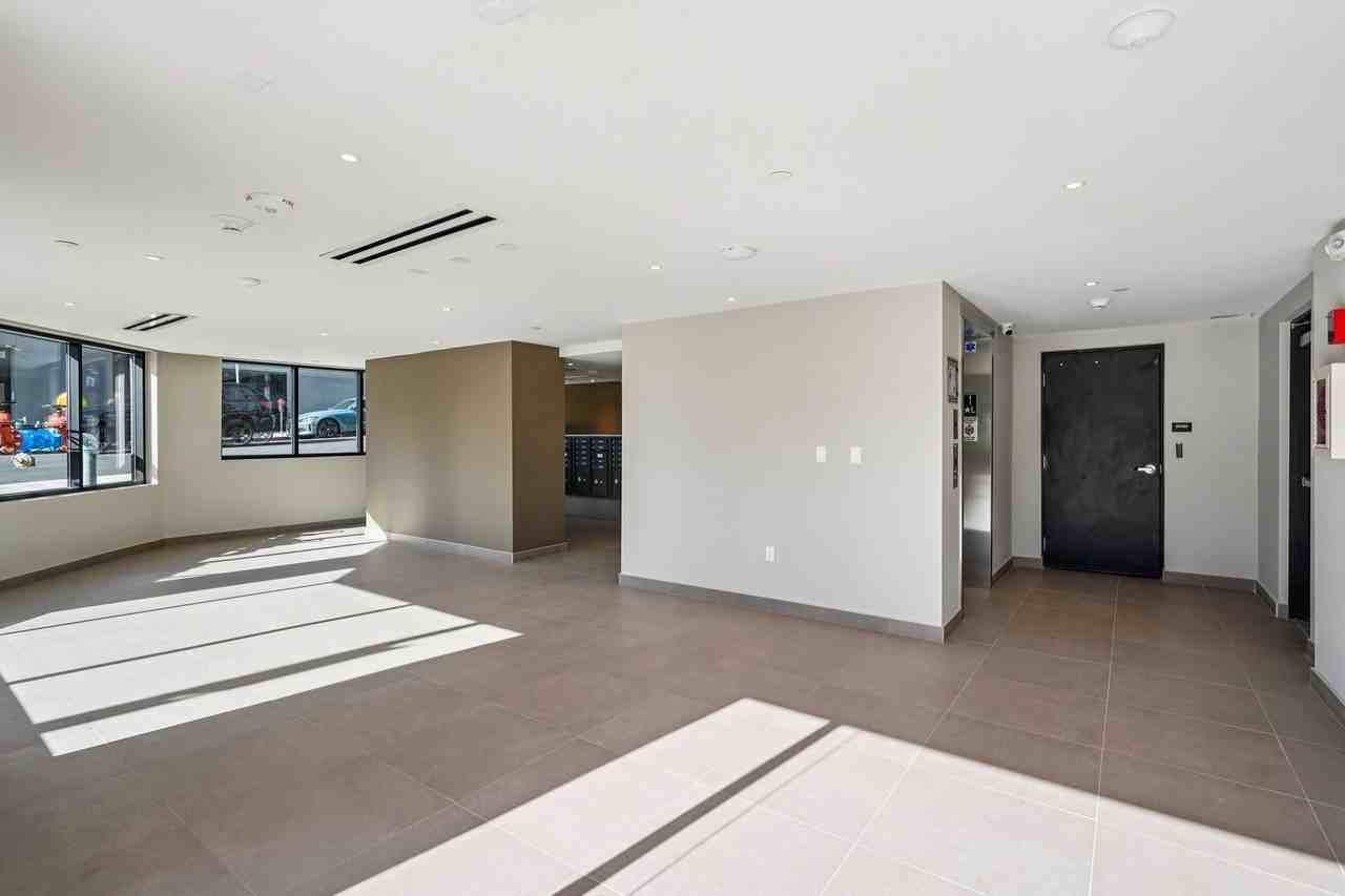 10431 SM — Modern Luxury Living in Century City - Photo 5 of 50