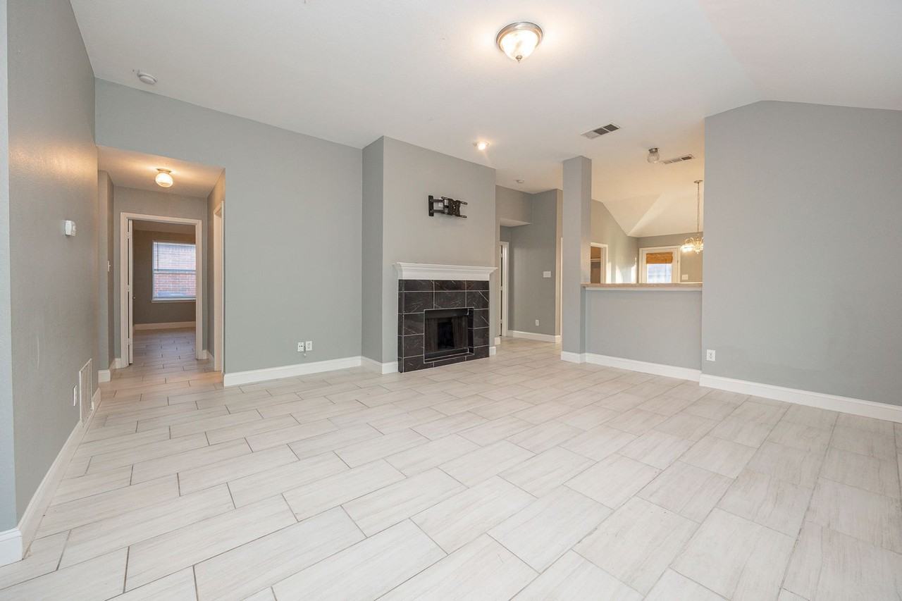 3129 Kennedy Dr - Photo 2 of 29