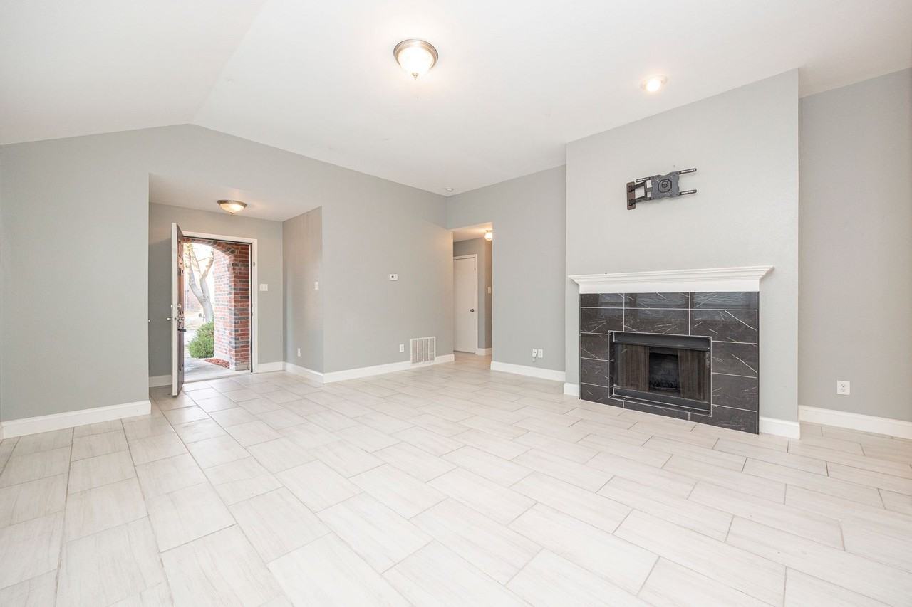 3129 Kennedy Dr - Photo 3 of 29