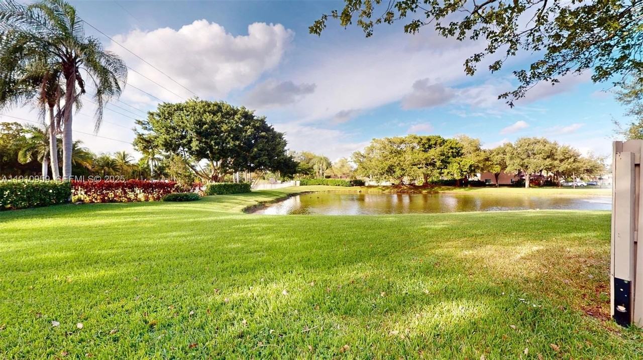 11175 Southwest 17th Manor - Photo 3 of 19