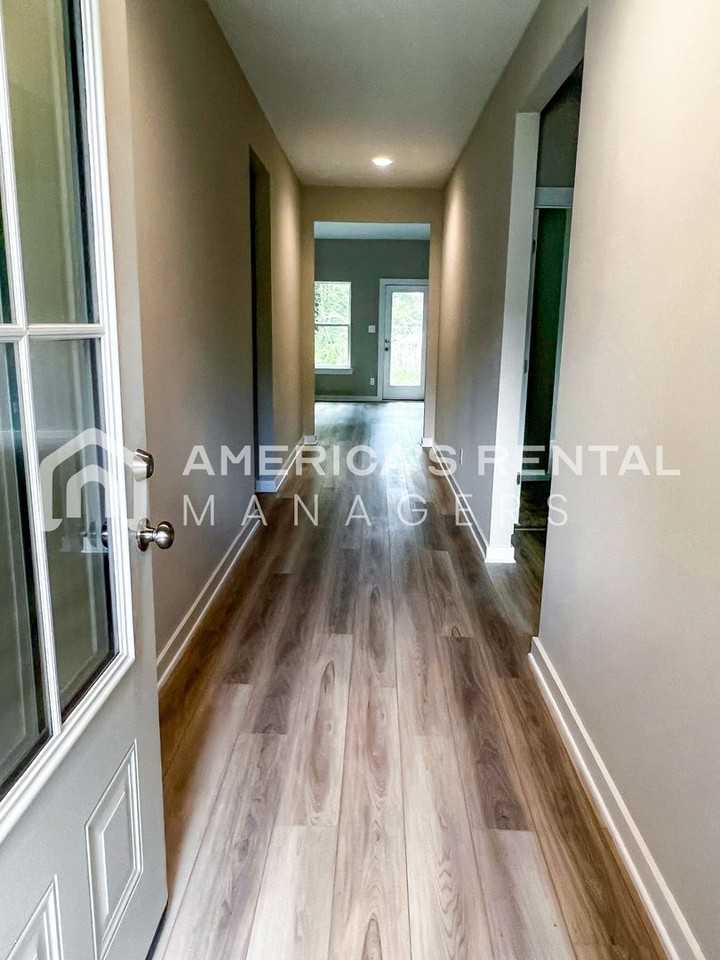 313 Kennesaw Ave - Photo 7 of 28