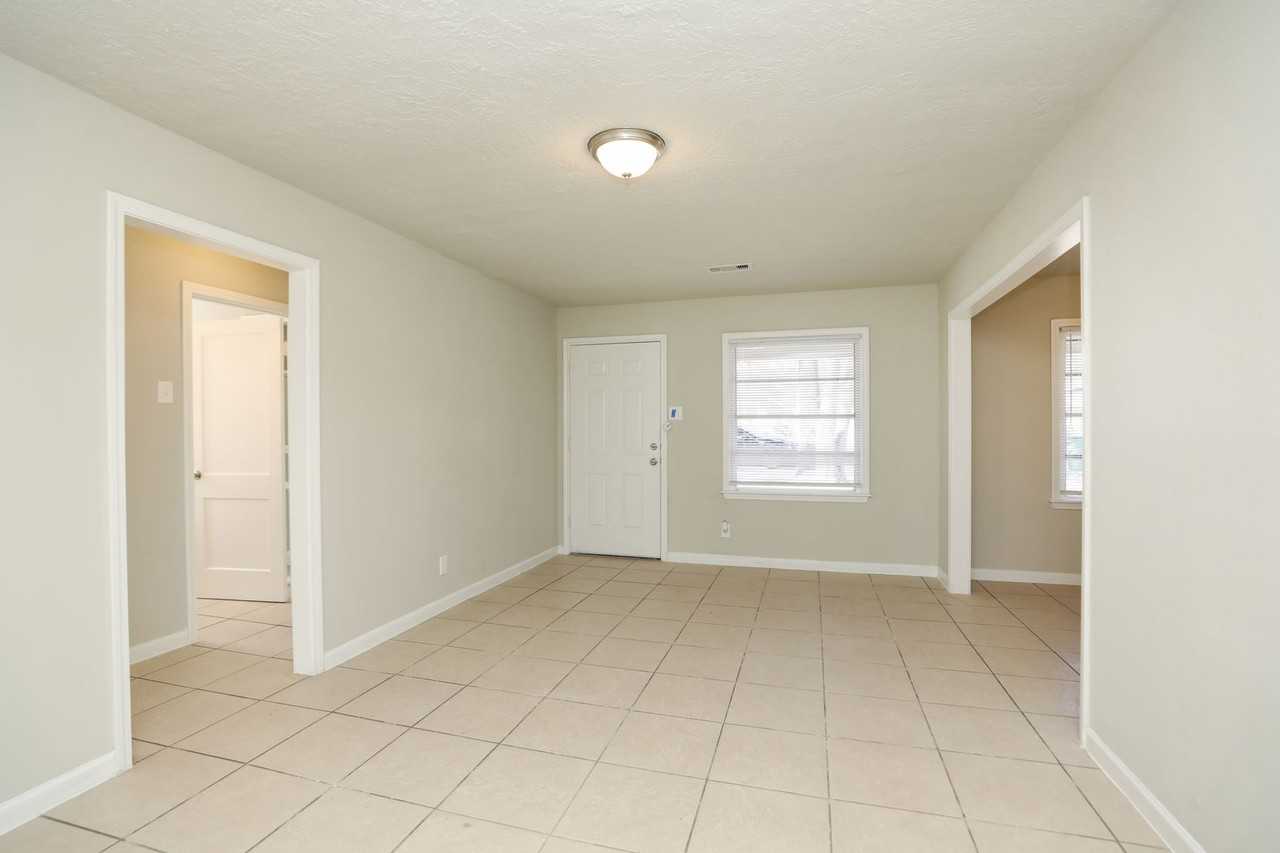 11914 Meadowpass St - Photo 2 of 18