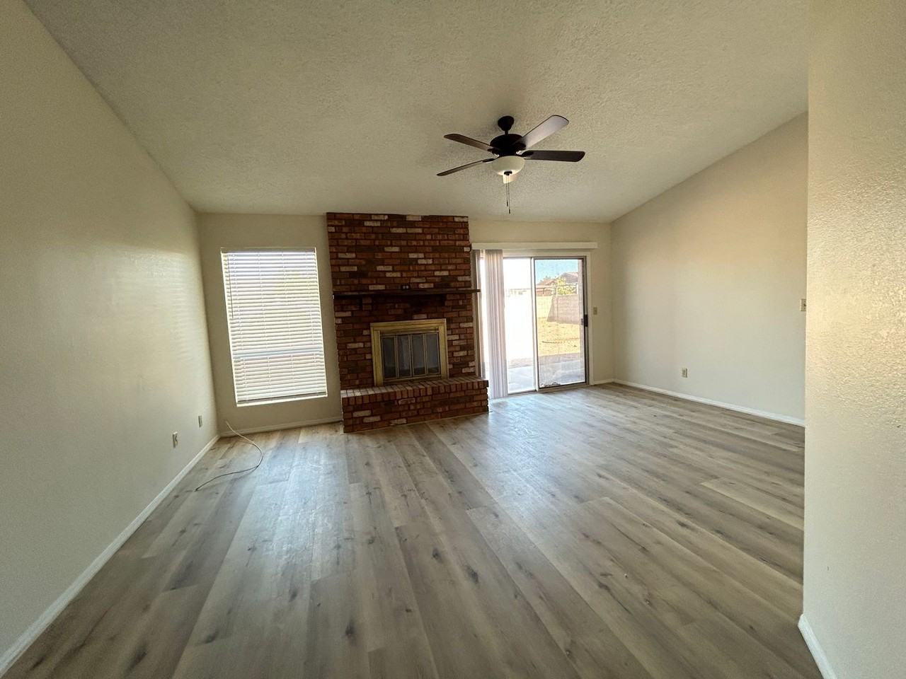 3926 W Willow Ave - Photo 2 of 23