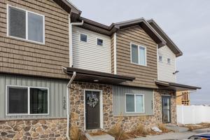 featured image of 1327 Boston Ct