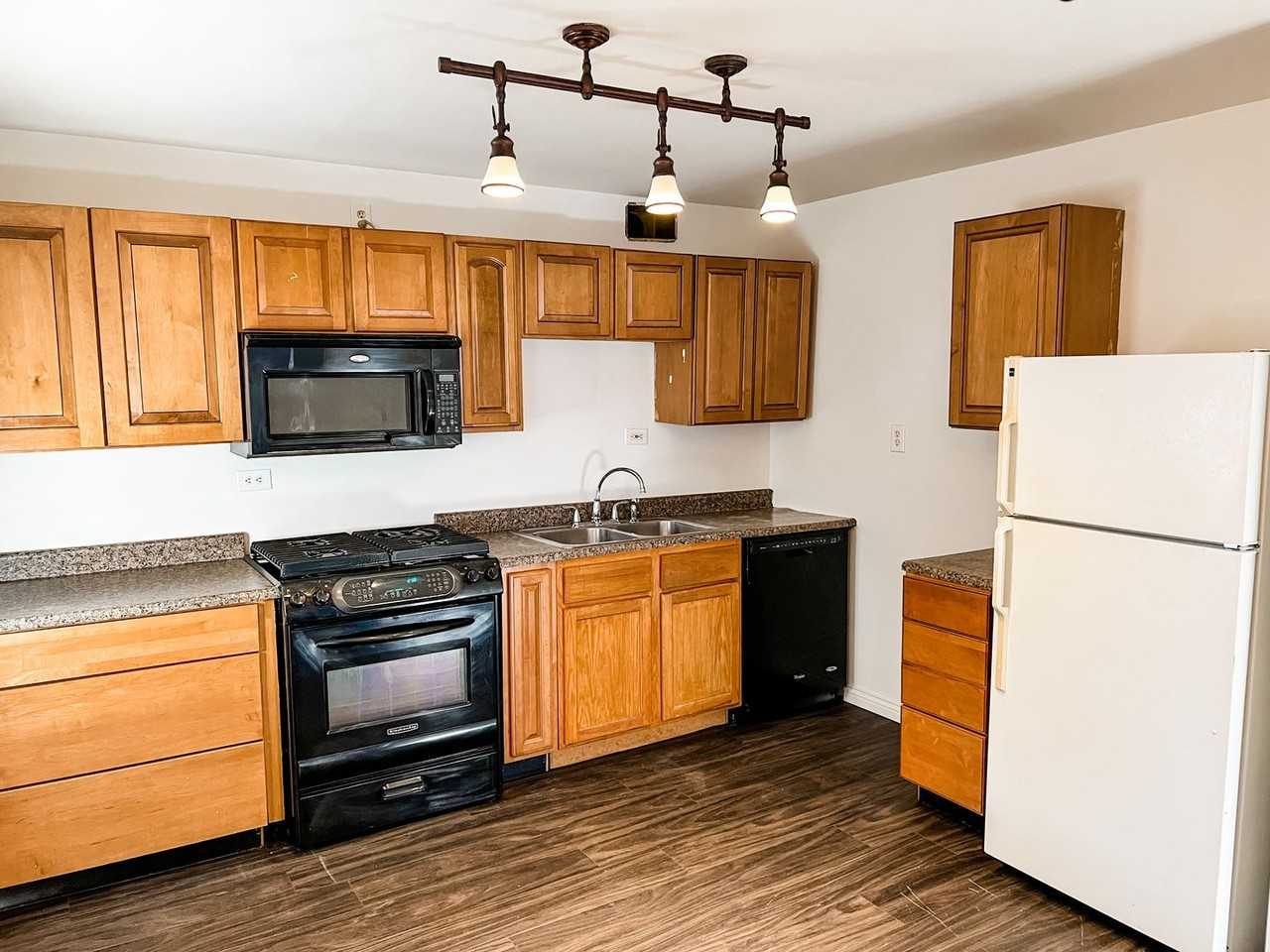 3217 Niagara St - Photo 4 of 22