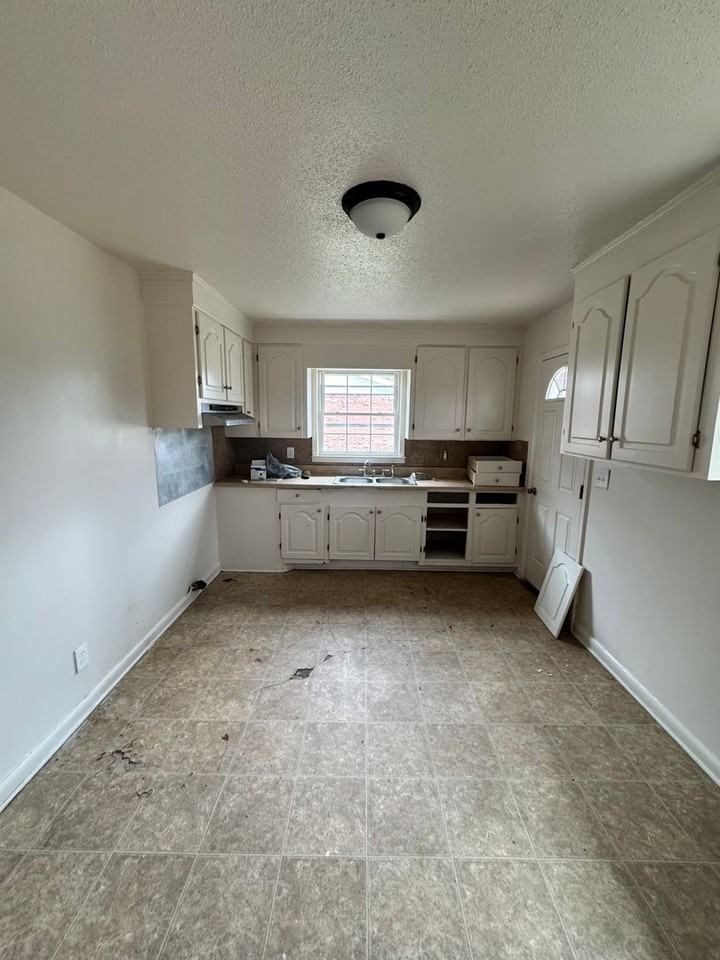 516 Monroe St - Photo 6 of 22