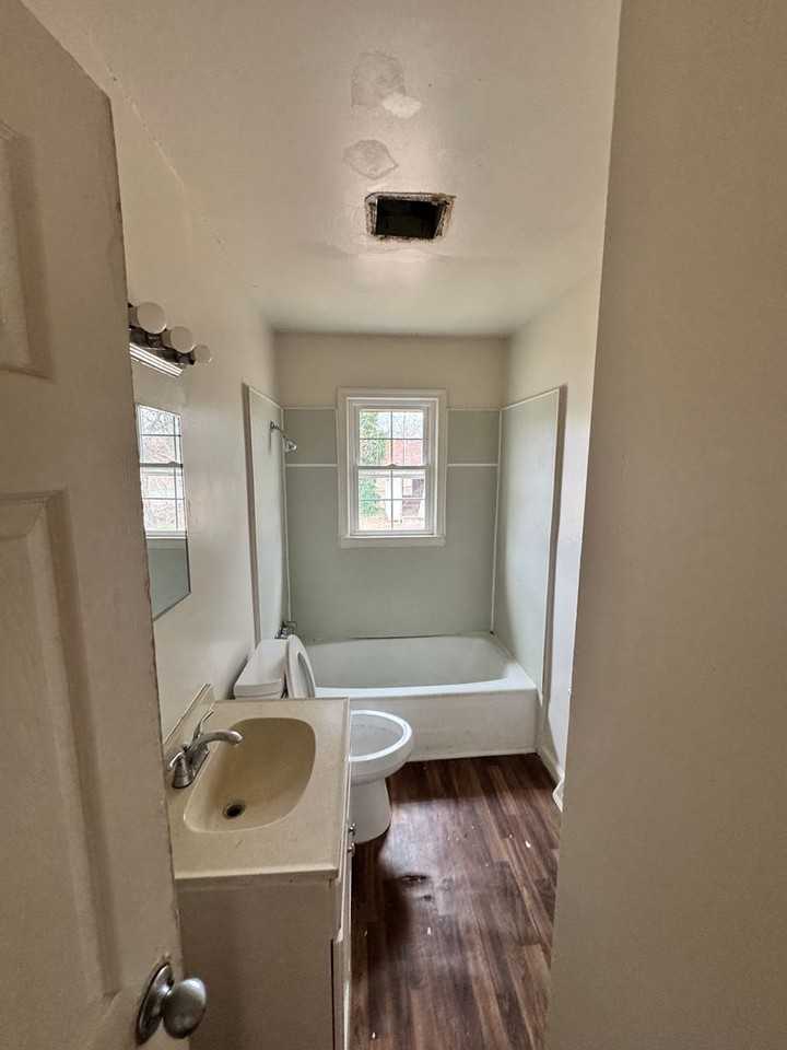 516 Monroe St - Photo 7 of 22