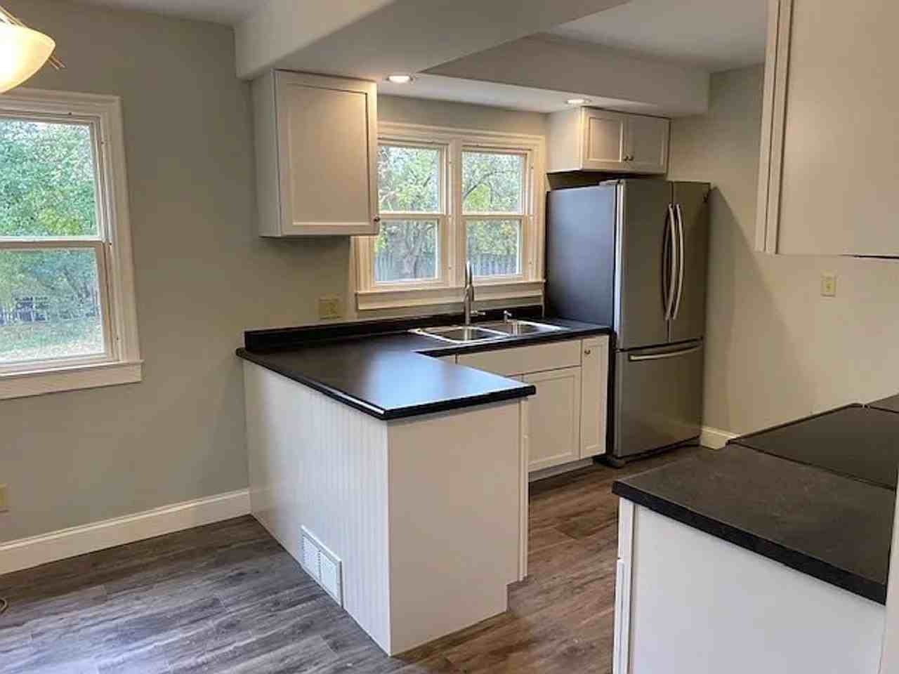 613 Floral Ave - Photo 7 of 26