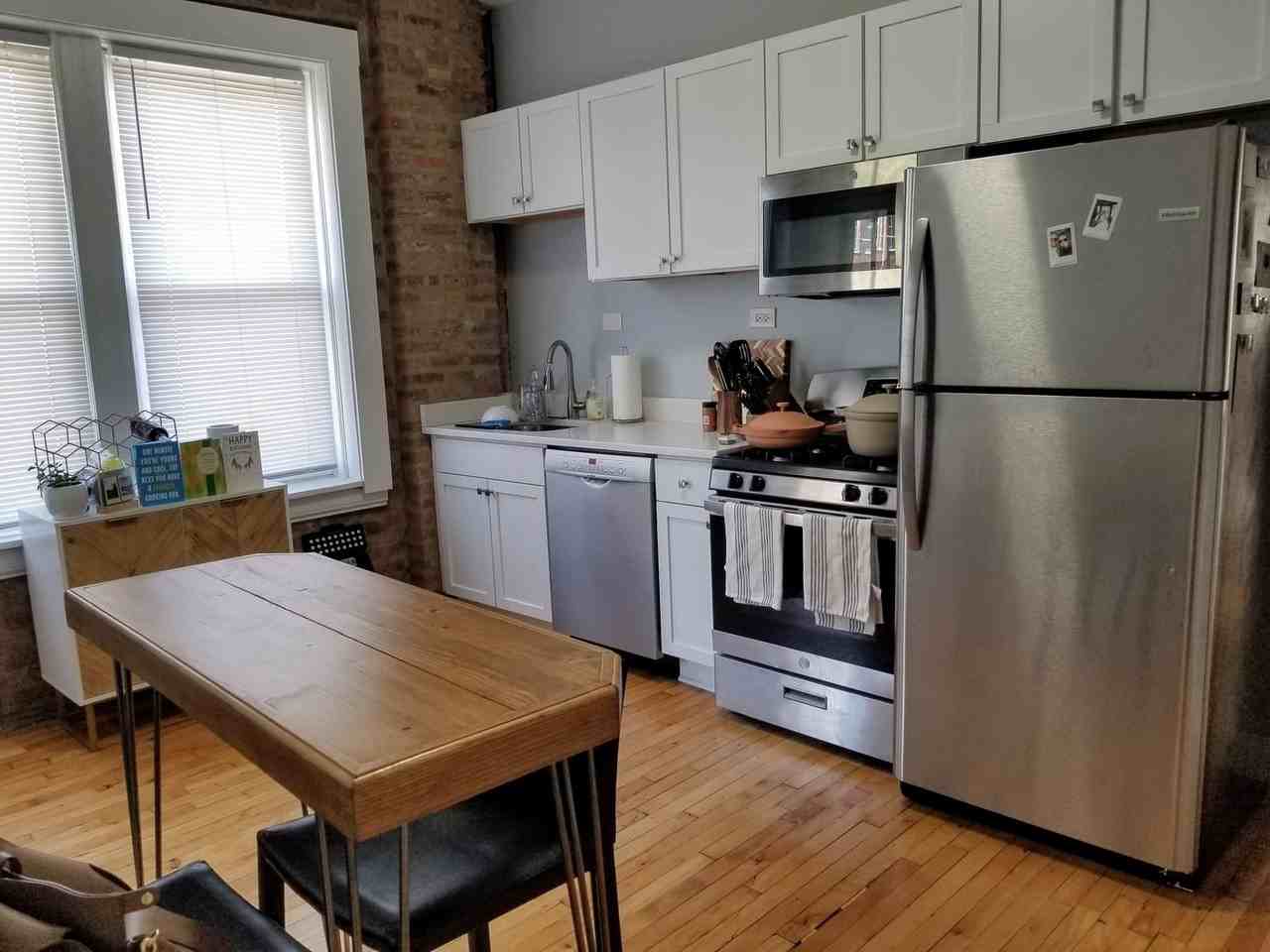 901 N Leavitt St - Photo 2 of 15