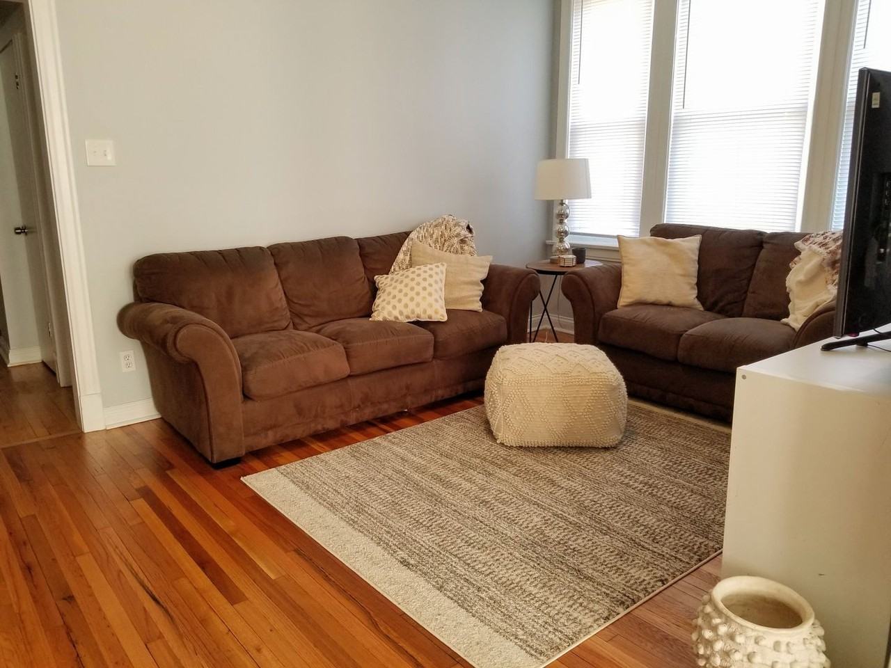 901 N Leavitt St - Photo 4 of 15