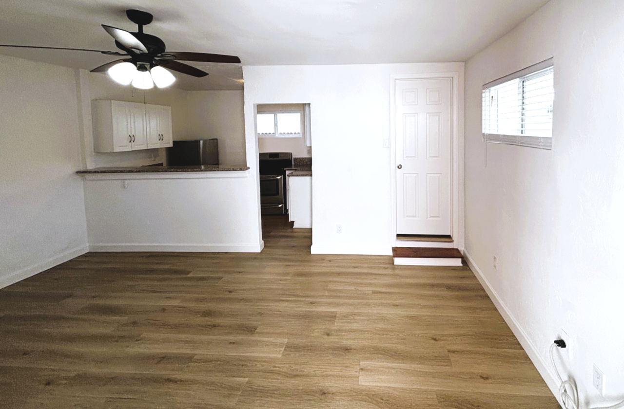 8060 Kyle St - Photo 3 of 13