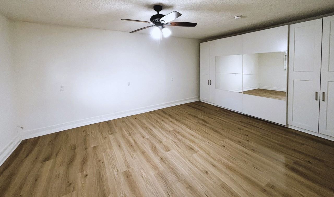 8060 Kyle St - Photo 6 of 13