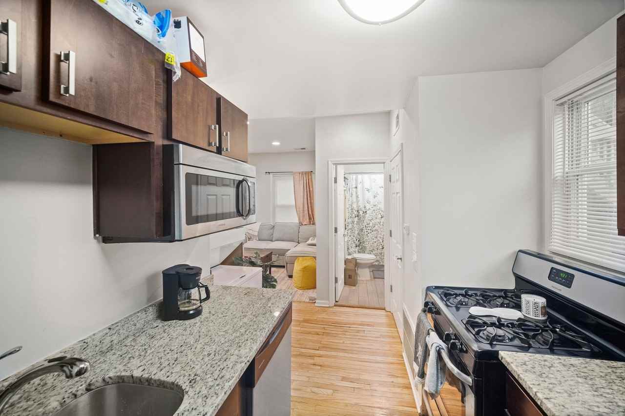 2842 Sheffield Apartments - Photo 2 of 13