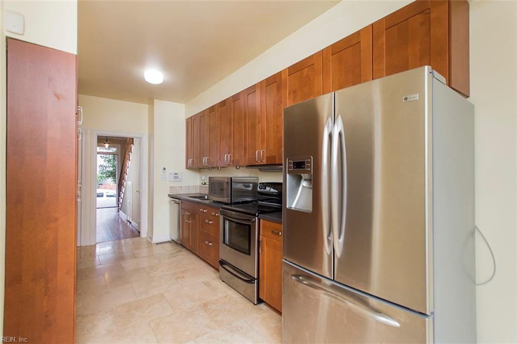 431 W Princess Anne Rd #1 - Photo 3 of 10