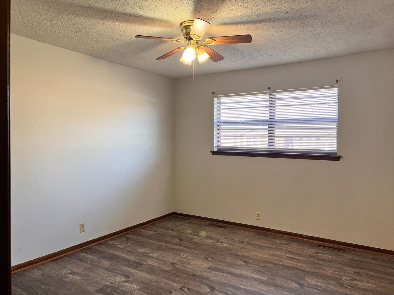 3329 Hawthorn Dr - Photo 3 of 11