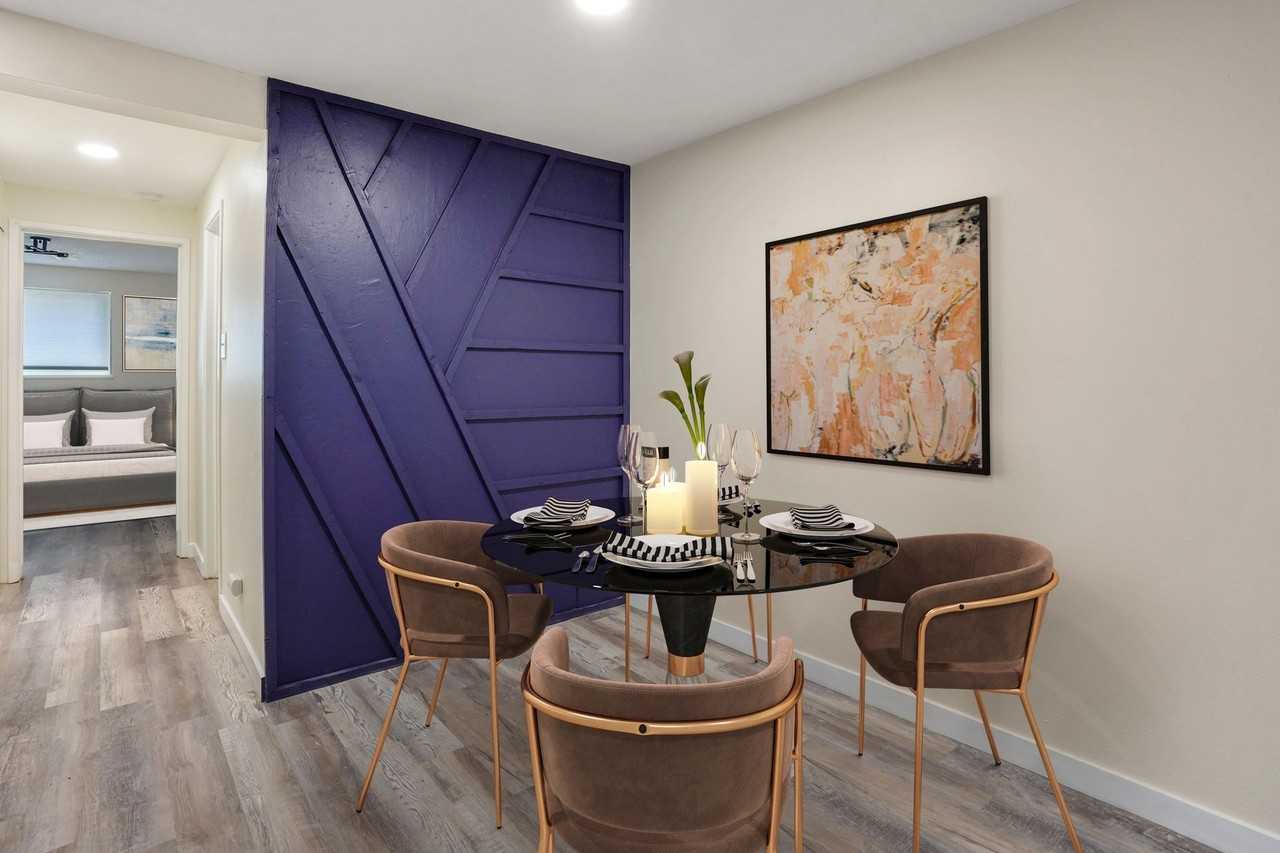 The Iris - Photo 5 of 13