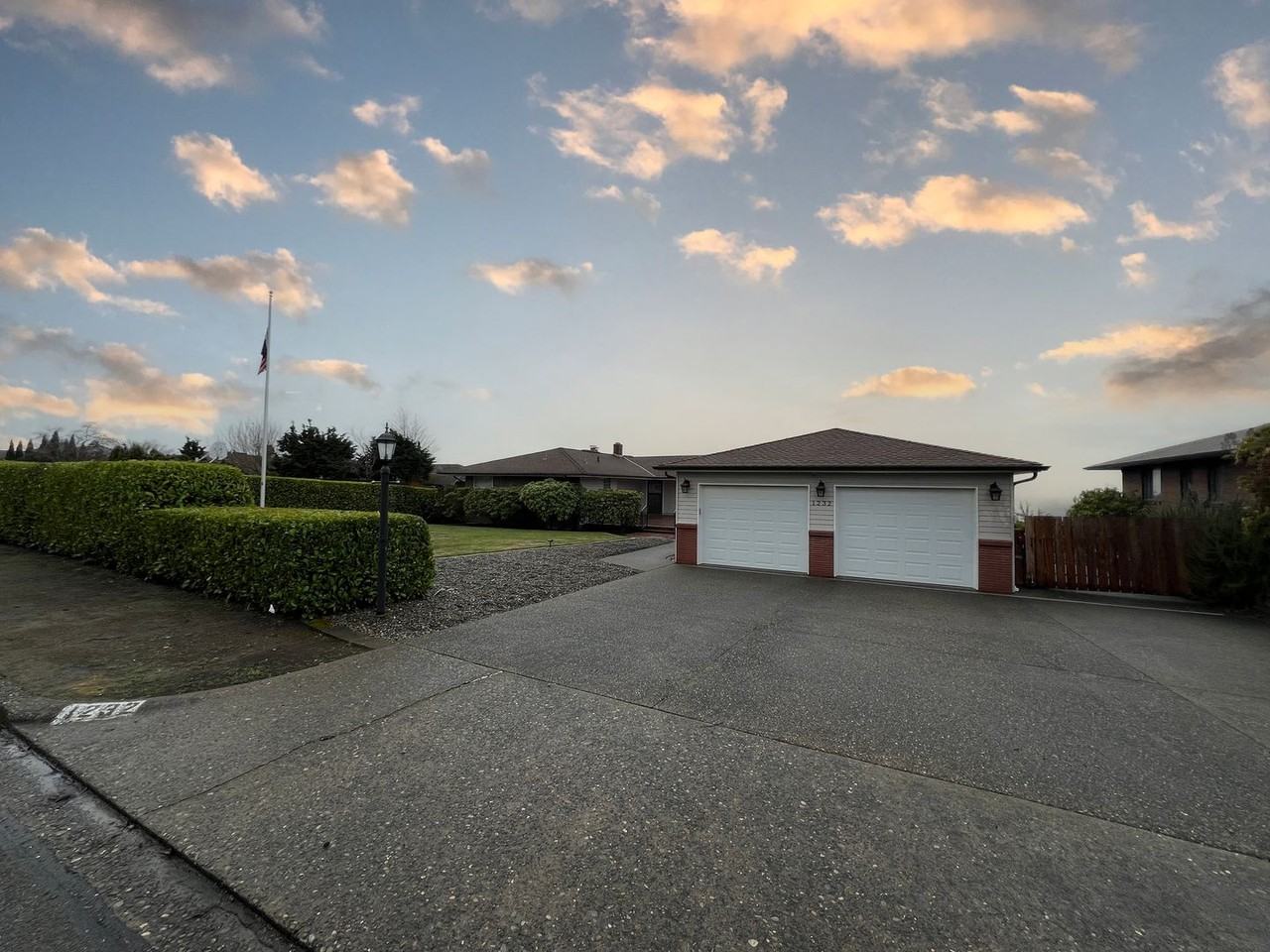 1232 S Fairview Dr - Photo 3 of 50