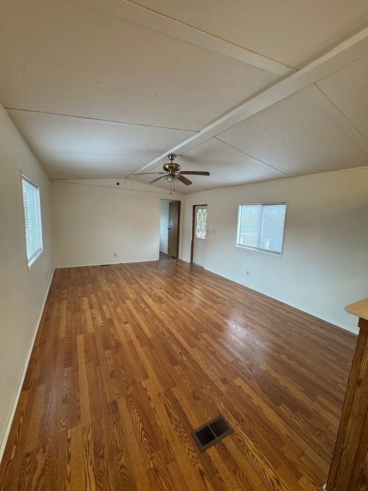 91 Ne Darrell Ave - Photo 3 of 15