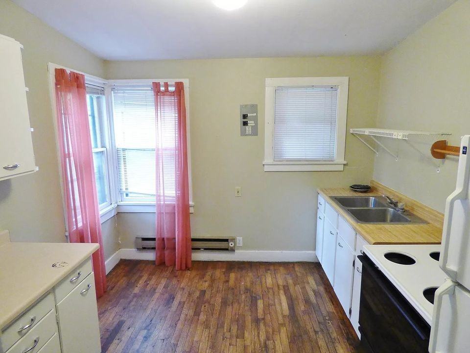 1729 Laramie St #C - Photo 6 of 8